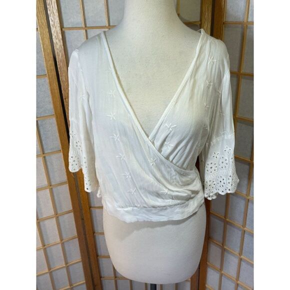 Japna Sm Cropped Crossover Top - Picture 11 of 15